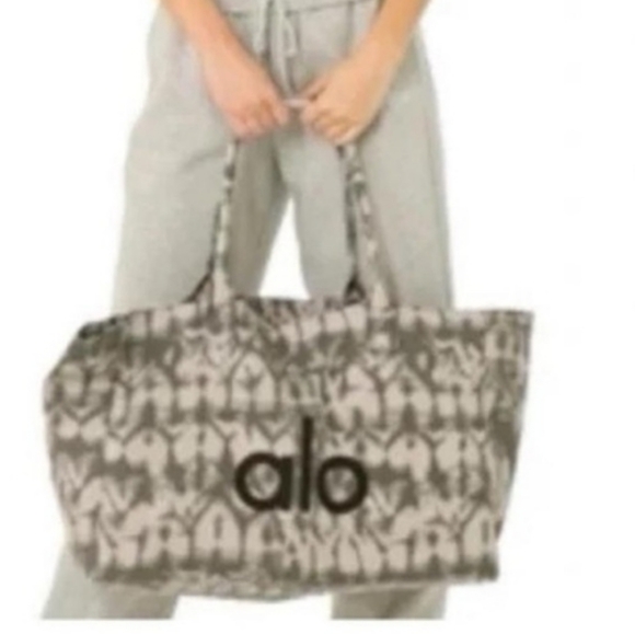 ALO Yoga Women's Patterned Gray Tote Bag - Picture 1 of 1